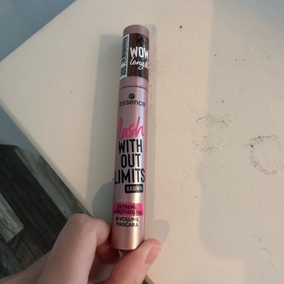 Assorted Mascara Collection - Picture 6 of 7